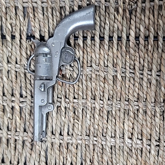 Vintage 1979 Bergamot Brass Works 156 Colt Revolver Gun Belt Buckle White Brass - Picture 1 of 5